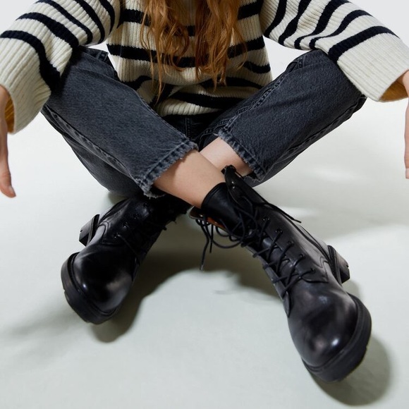 Zara black flat leather ankle boots - Picture 2 of 7